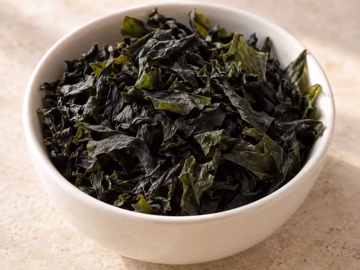 Alga wakame deshidratada