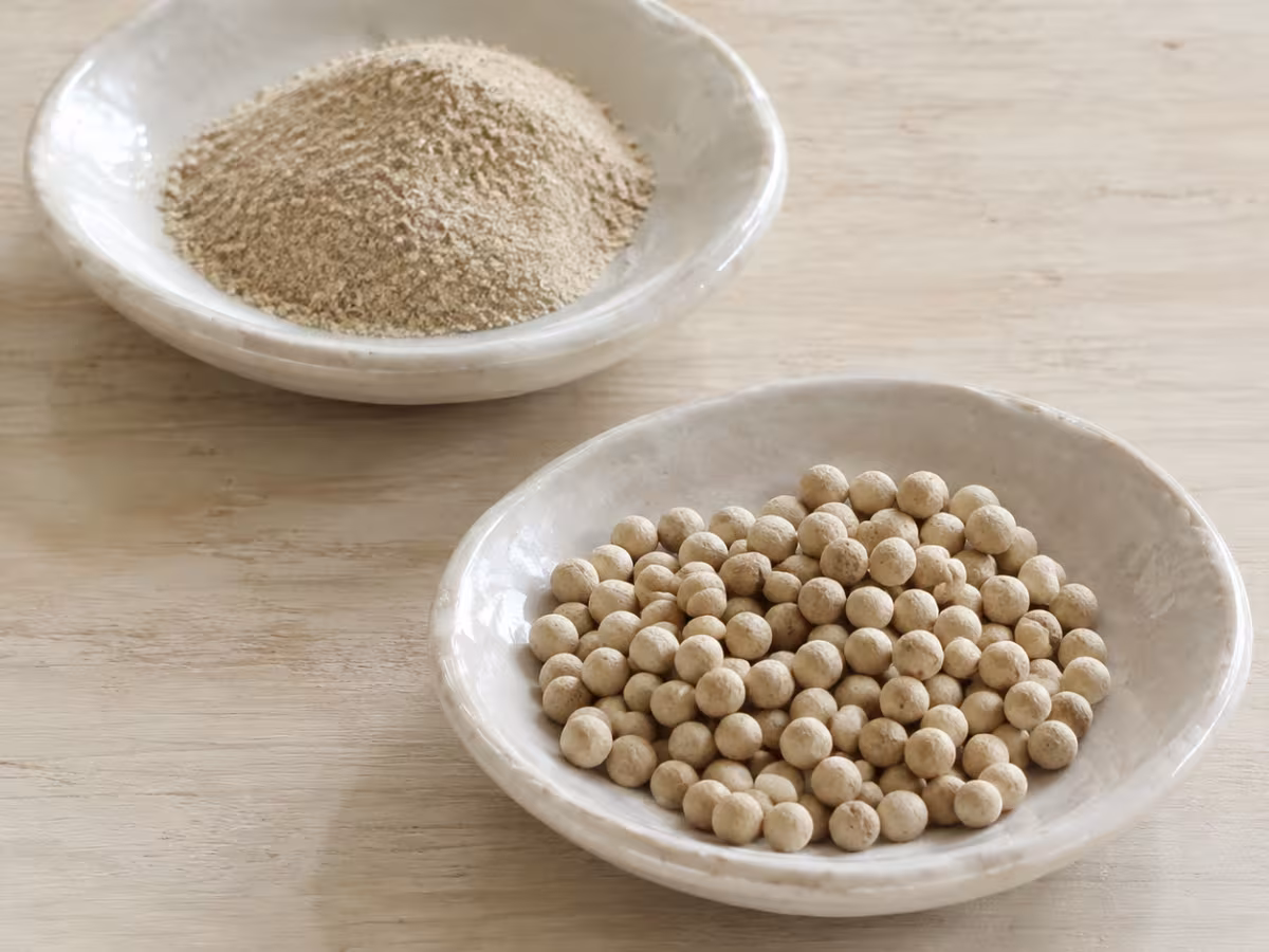 Ripe pepper seed with its outer layer removed, giving clean heat and a warm aroma.