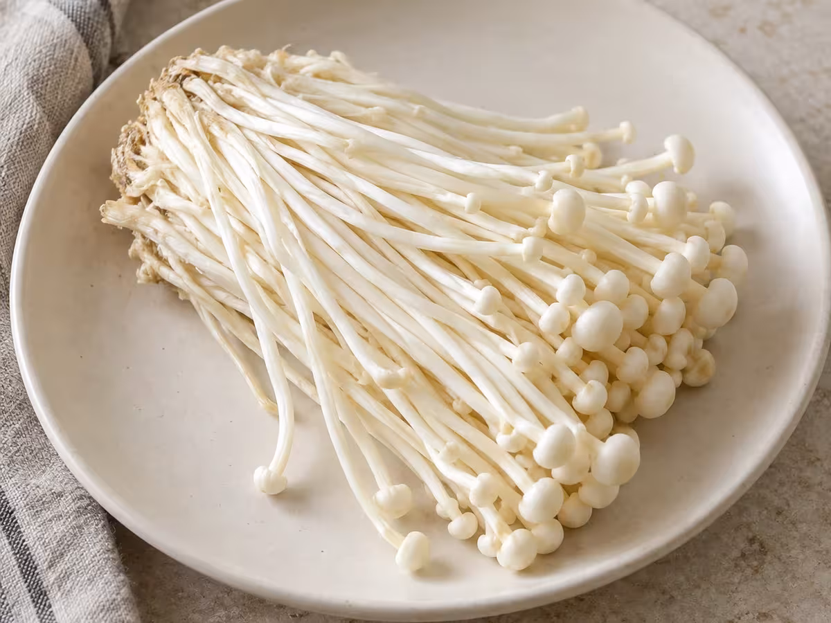 Setas enoki, detalle del ingrediente