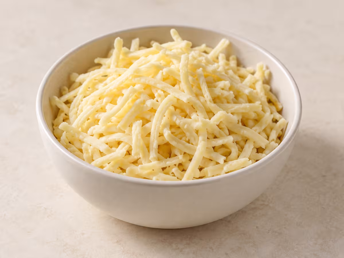 Queso vegano rallado presentado como ingrediente
