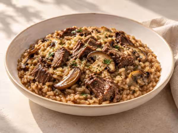 Arroz con rabo de ternera y boletus servido