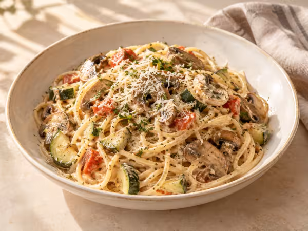 Creamy spaghetti with mushrooms and courgette ready to serve