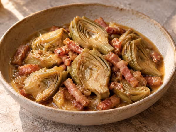Alcachofas a la cerveza con bacon en Thermomix, plato terminado