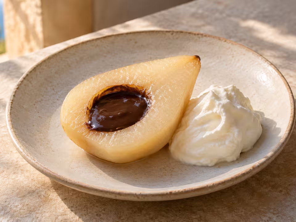 Peras al vapor con chocolate y nata en Thermomix, plato terminado