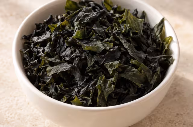 Alga wakame deshidratada