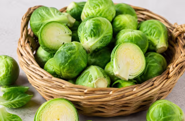 Pequeñas coles de sabor vegetal que se vuelven dulces al asarse.