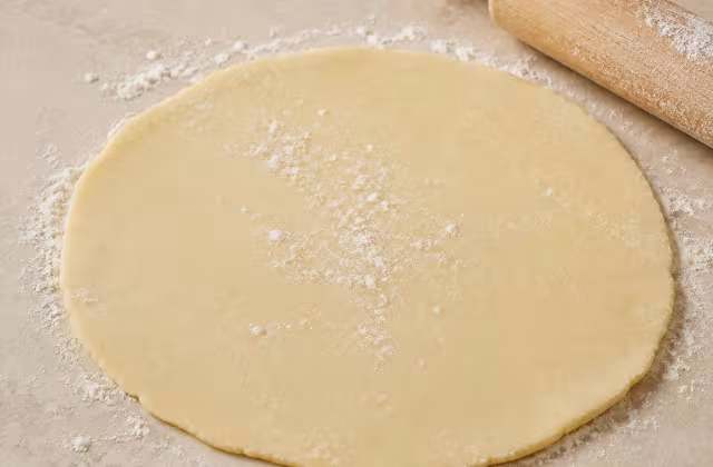 Masa friable elaborada con harina y grasa para tartas dulces o saladas.