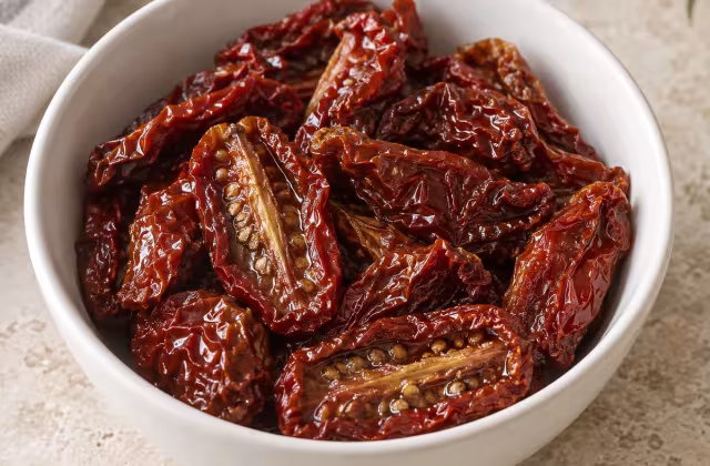 Sun-dried tomatoes in oil, ingredient detail