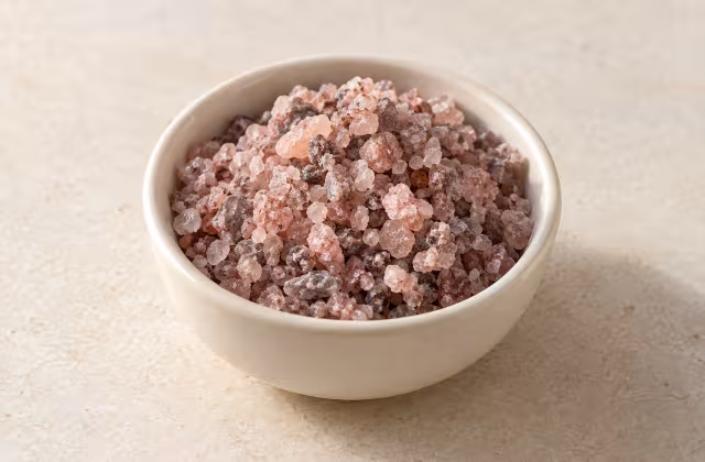 Sal negra kala namak presentado como ingrediente